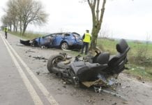 Auto rozerwane, kierowca nie żyje