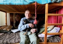 Los zamknięty w klitce