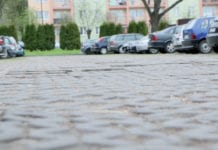 Parking znowu wita gości… na baczność!
