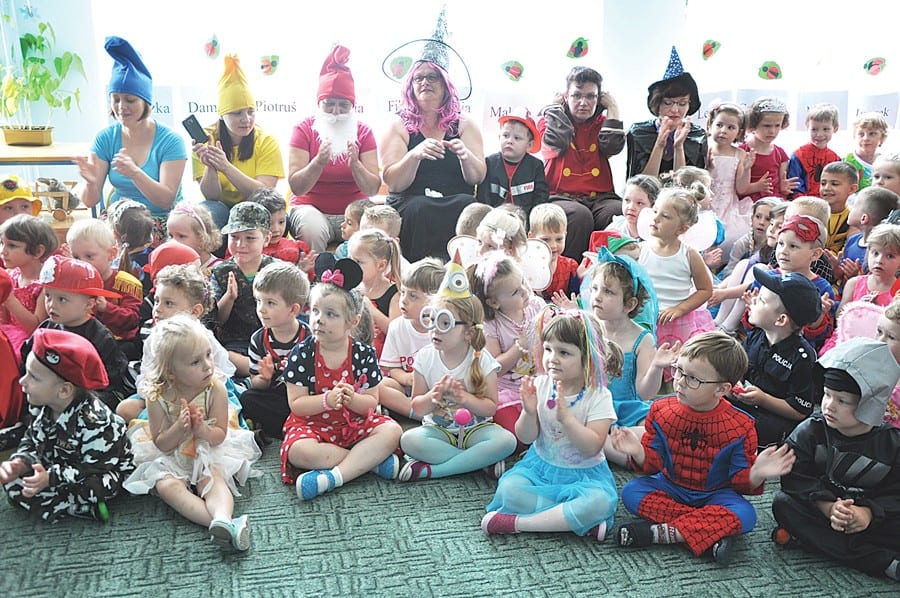 (1 czerwca) W Przedszkolu Miejskim nr 1 we Włodawie odbyła się wielka impreza z okazji Dnia Dziecka - „Bajkowy Dzień Dziecka”. Wszyscy byli poprzebierani za bajkowe postacie. Dzieci wysłuchały wielu znanych utworów literackich recytowanych przez nauczycieli, kontynuując akcję „Cała Polska Czyta Dzieciom”. Poprzebierane przedszkolaki brały udział w tańcach, śpiewach oraz innych zabawach, które zostały zakończone przemarszem ulicami miasta.