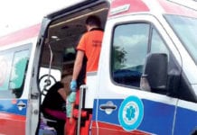 W ostatnich chwili uratowali matkę z dzieckiem