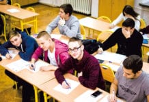 Pierwsze i Czwarte zasypane listami