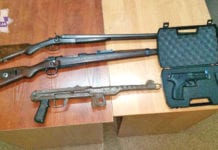 Wpadli z nielegalną bronią