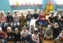 Koci pokaz mody w Teatralnej Ósemce