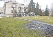 Palą śmieci za urzędem