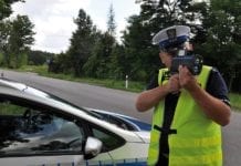 Gnał przez zabudowany