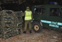 Przemytnik staranował samochód SG