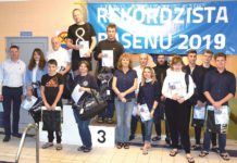 Zmiana lidera na pływalni