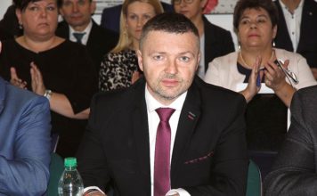 Kiepski kabaret z siatkówką w tle