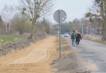 Chodnik i ścieżka jeszcze latem