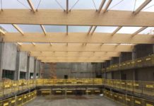 Szykują wiechę nad basen