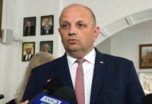 Dyrektor kontra radny