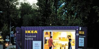 Niebieski kontener pełen kuchennych inspiracji