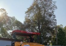 Z rozściełaczem ruszają na gruntówki