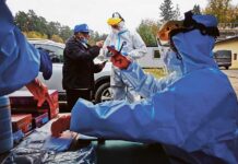 Żołnierze przejmują szpitalne punkty wymazowe