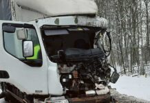 Zakleszczony kierowca wylądował w szpitalu