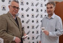 Kto gra w te karty, ten… nie robi byków i liczy jak z nut