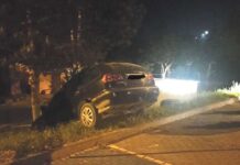 Pijackie parkowanie zakończone w rowie