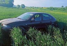 Seat w polu, kierowcy brak