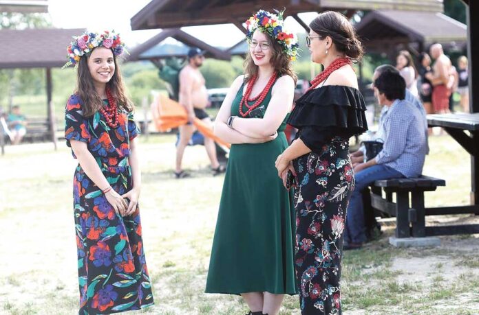 224273955_349990406500266_3