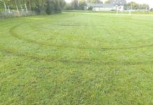 Bezmyślnie zniszczył boisko