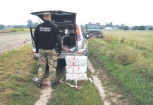 Próbowali przemycać dronem