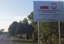 Remont w Krobonoszy, tablica w Sawinie