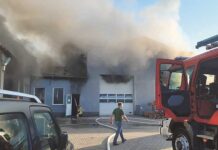 Pożar hali produkcyjnej w Sawinie