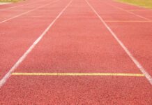 Stadion lekkoatletyczny z opóźnieniem