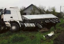 Prawie wjechał do domu