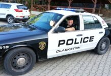 Amerykański radiowóz w charytatywnej służbie