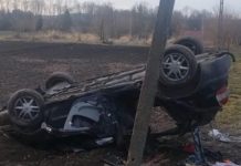 Dachowali. Kierowca pijany, pasażer poszukiwany