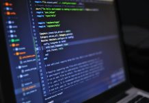 Gadżety dla branży IT: 5 pomysłów na upominki technologiczne, które programiści i inżynierowie naprawdę docenią