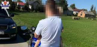 Ojciec bez głowy, maluch bez kasku