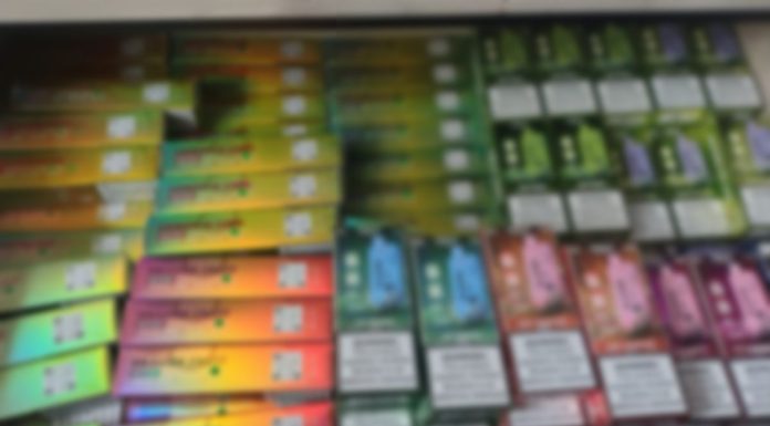 Małolat odpowie za posiadanie nielegalnych e-papierosów i marihuany 17 latek odpowie za posiadanie nielegalnych e-papierosów i marihuany