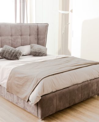 Czy łóżka tapicerowane z pojemnikiem to dobry sposób na dodatkowe miejsce w szafie?