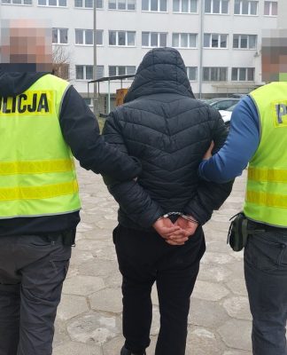 Kolejny fałszywy policjant w areszcie. Wyłudził od seniorek blisko 90 000 złotych