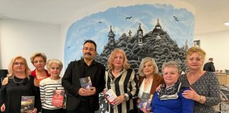 Seniorzy z profesorem